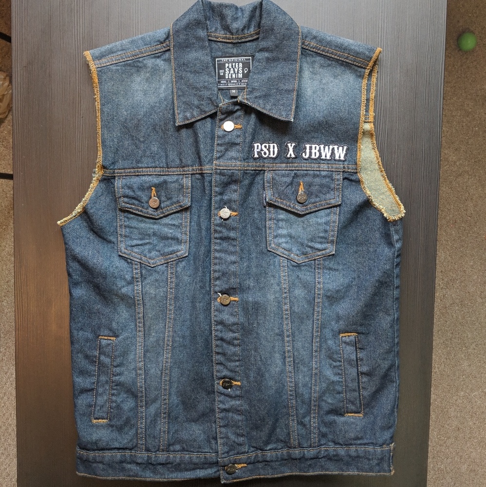 Rare ETID LIKE NEW NEVER WORN vest